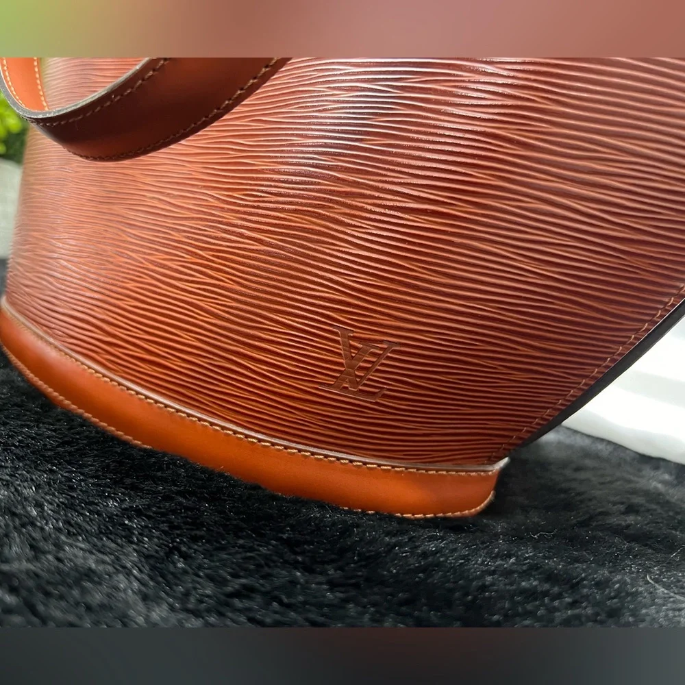 Louis Vuitton
Epi Leather Saint Jacques GM Vintage  SOLD - Picture 7 of 15